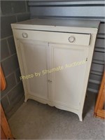 Standing cabinet with 1 drawer over 2 doors