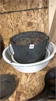 2 cast iron pots and 2 enamel basins