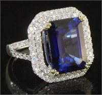 14kt Gold 10.85 ct Sapphire & Diamond Ring