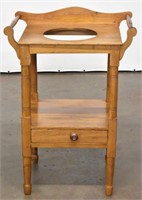 EARLY AMERICAN PINE WASH STAND