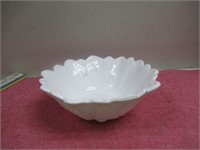 White Bowl Shape Like Flower