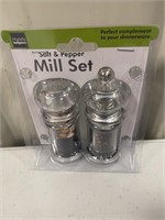 Salt & Pepper mill set