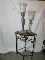 METAL TRIANGLE TOP STAND: TWO METAL CANDLE