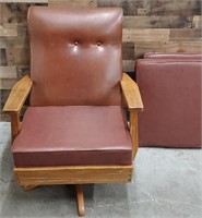Brown Vinyl Chair W/ Extra Cushions