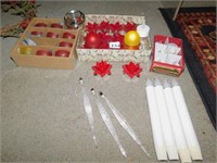 GROUP OF CHRISTMAS ITEMS INCL ORNAMENTS