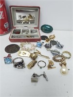 Lot de 30 pièces de bijoux et boîte à bijoux