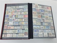 Lot de nombreux timbres divers dans des livres