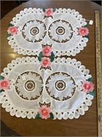 2 VINTAGE LACE WITH PINK FLOWERS PLACE MATS