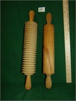 2 rolling pins (noodle cutter)