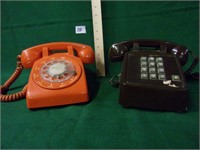 2 vintage phones