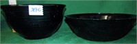 2 black bowls