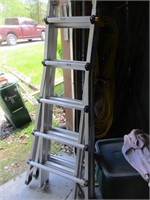 LIKE NEW MASTERCRAFT LADDER