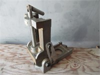 HEAVY SMALL ADJUSTIBLE 9" VISE