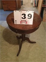 Drum table small 20 inch diameter 27 tall some
