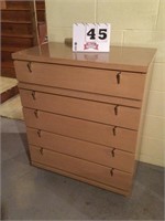 Dresser 5 drawer 32 x 18 x 38 tall