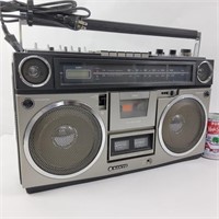 Cassette stéréo/horloge à quartz Sanyo M9990