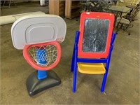 KIDS EASEL & BASKETBALL HOOP