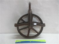 UNIQUE ANTIQUE WATER WELL PULLEY