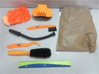 HANDY BICYCLE CLEANING TOOLS