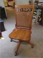 Wooden Swivel Chair with Wheels