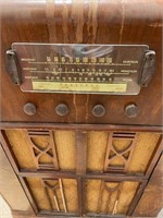 Truetone antique broadcast and shortwave
