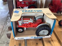 Ford 981 Select-o-Speed Tractor 1/16 w/box