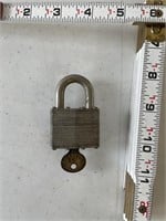 Master Lock w/key