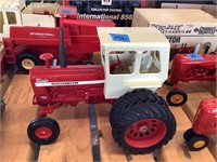 International Farmall 1256 Tractor
