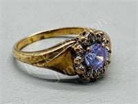 10k gold ring with shiny stone - size 8