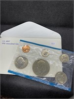 1976 US Mint Set in Original Package has Eisenhows
