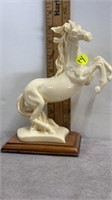 8" CARVED RESIN WILD MUSTANG HORSE SCULPTURE