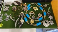 22PC JEWELRY LOT- EARRINGS, BROOCHES, RINGS, PINS