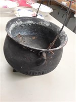 CAST IRON FOOTED POT