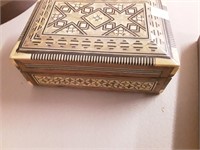 INLAID WOODEN BOX WITH 20 FOREIGN COINS 1940s-90s