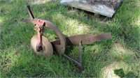 194 cub plow with coulter and has original square