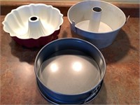 Bundt pans and spring foam pan