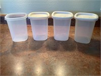 Tupperware storage- missing one lid