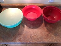 Tupperware bowl with lid misc. bowls
