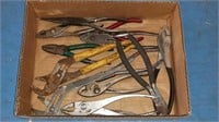 Box with 12 pliers and side cutters