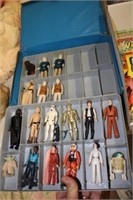 STAR WARS FIGURINES AND CASE