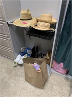 LARGE LOT OF CLOTHES / GOOD BRANDS HATS AND MORE