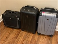 LOT OF SUITCASES / ROLLING CARRY ONS
