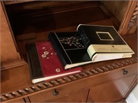 LOT OF PHOTO ALBUMS AND FRAMES