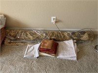 LOT OF CURTAINS / LINENS / VALENCE