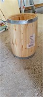 Wooden barrel w/ lid 18" t