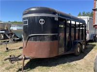 Tandem-axle bumper-hitch cattle trailer