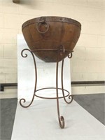 METAL FLOWER POT AND STAND