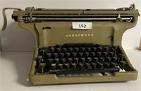 Vintage Underwood Typewriter - Olive green