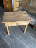 SMALL ANTIQUE TABLE WITH DRAWER