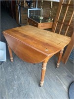 ANTIQUE DROP LEAF TABLE WITH SLIGHT DAMAGE ON HIN